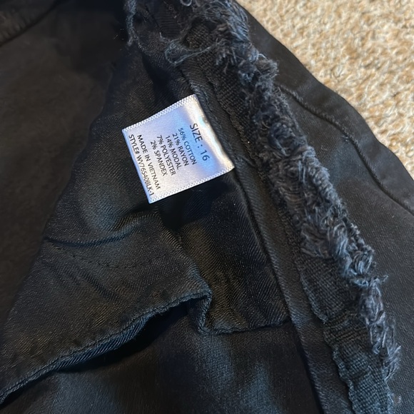 Fashion Nova Distressed waist and ends jeans - Picture 3 of 5